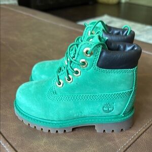 Timberland Green and Black Boots Rugged Style
